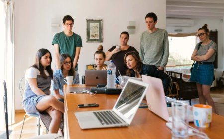 Bilgi Eğitimin Temeli midir?